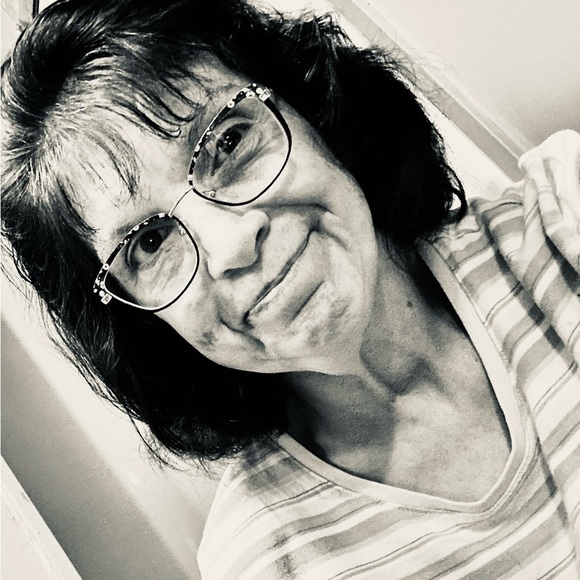 Meet your Posher, Sandra - Picture 2 of 3